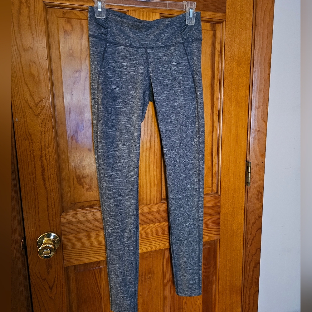 Mountain Hardwear Heathered Gray Leggings